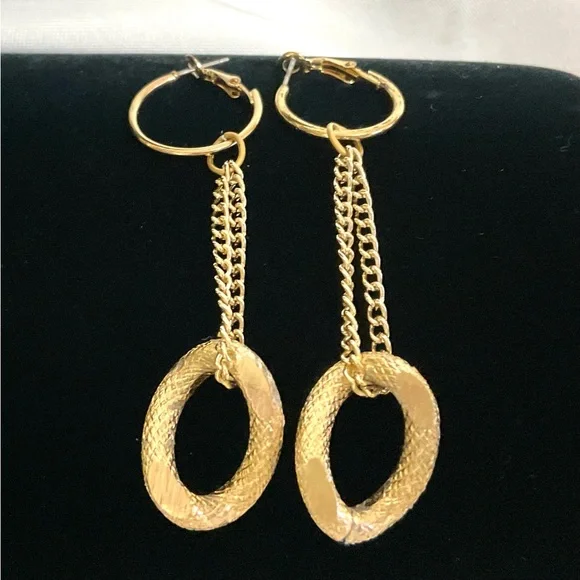 VINTAGE GOLDTONE CHAIN NECKLACE & EARRINGS - Picture 9 of 10